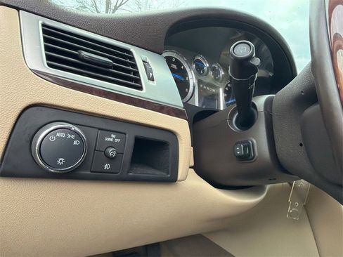 Used 2013 Cadillac Escalade Luxury image 38