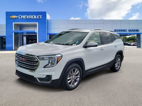 Certified 2024 GMC Terrain SLT FWD image 2