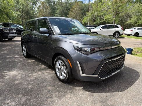 Used 2024 Kia Soul LX w/ Option Group 015 FWD image 1