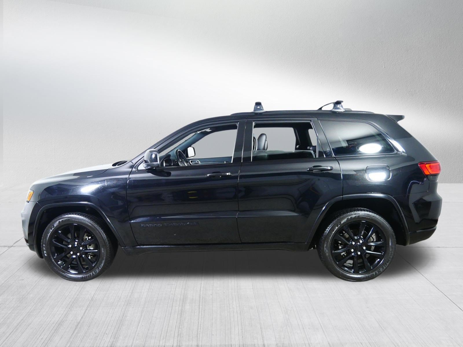 Used 2021 Jeep Grand Cherokee Laredo X AWD/4WD image 4