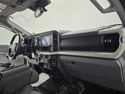 Used 2023 Ford F350 XLT image 9