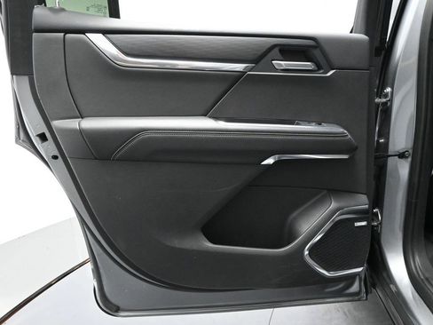 Used 2025 GMC Acadia Elevation image 16