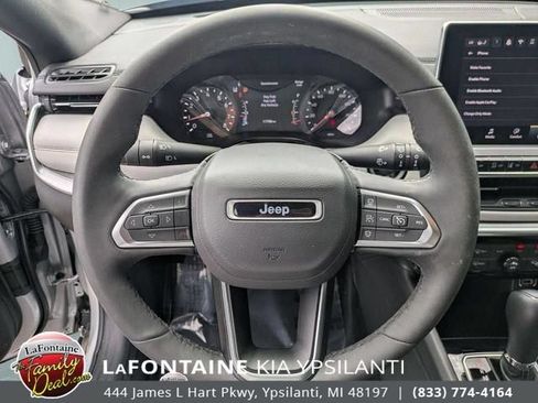 Used 2025 Jeep Compass Limited AWD/4WD image 18