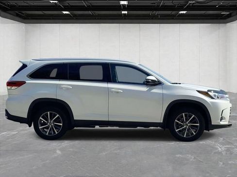 Used 2019 Toyota Highlander XLE AWD/4WD image 6
