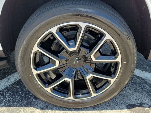 Used 2024 Chevrolet Suburban RST w/ Luxury Package RWD image 13