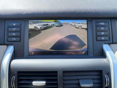 Used 2016 Land Rover Discovery Sport HSE image 24