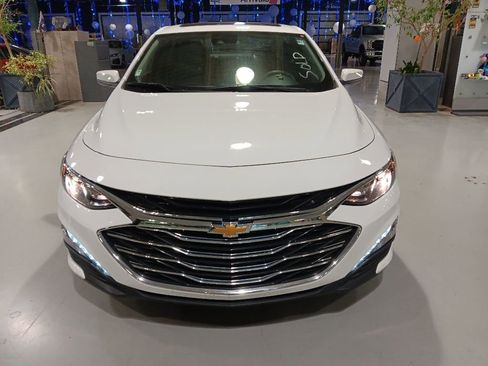 Used 2024 Chevrolet Malibu LT FWD image 3
