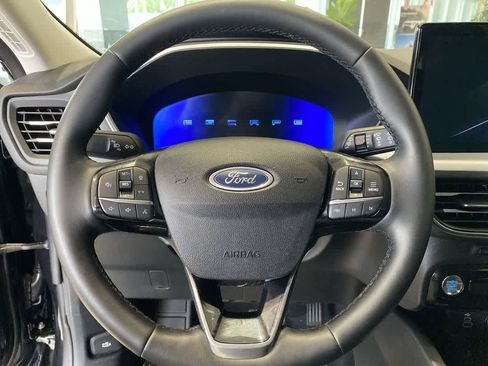 Used 2025 Ford Escape Platinum AWD/4WD image 17