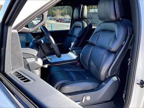 New 2025 Lincoln Navigator L Reserve w/ Jet Appearance Package AWD/4WD image 9