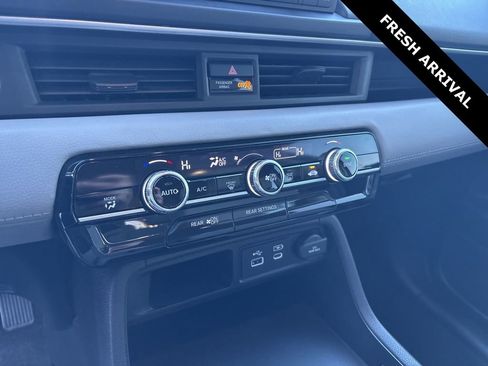 Used 2023 Honda Pilot LX image 8