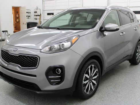Used 2019 Kia Sportage EX image 3