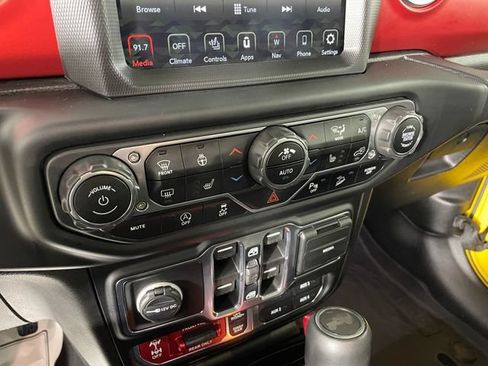Used 2021 Jeep Wrangler Unlimited Rubicon AWD/4WD image 8