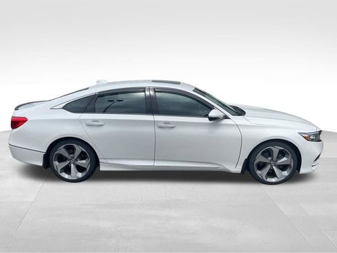 Used 2018 Honda Accord Touring image 18