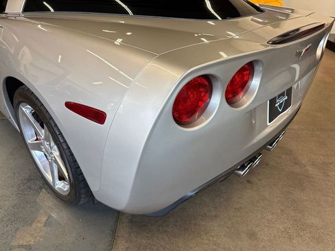 Used 2006 Chevrolet Corvette Coupe w/ Preferred Equipment Group RWD image 22