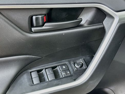 Used 2025 Toyota RAV4 LE AWD/4WD image 15