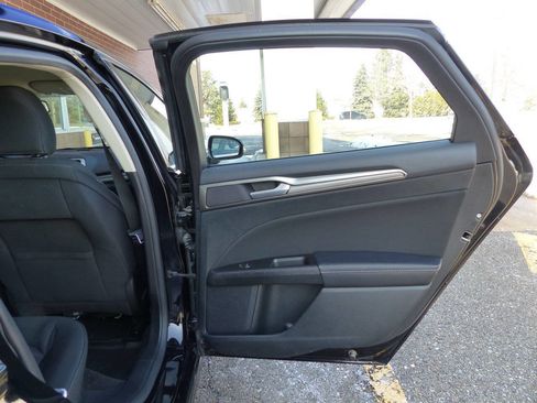 Used 2017 Ford Fusion SE FWD image 38