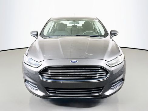 Used 2016 Ford Fusion SE image 2