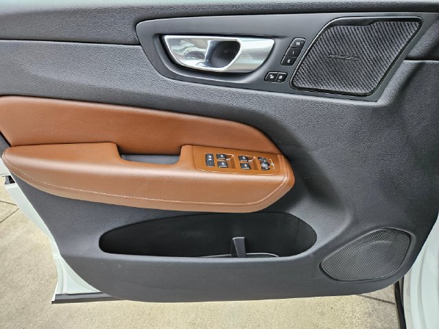 Certified 2023 Volvo XC60 B5 Plus w/ Climate Package AWD/4WD image 19