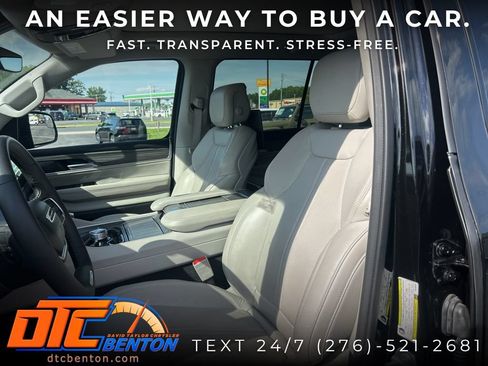Used 2024 Jeep Wagoneer Series III w/ Premium Group I AWD/4WD image 9