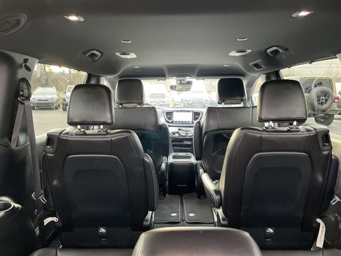 Used 2023 Chrysler Pacifica Touring-L w/ S Appearance Package image 24