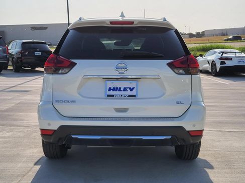 Used 2019 Nissan Rogue SL w/ Premium Package FWD image 4