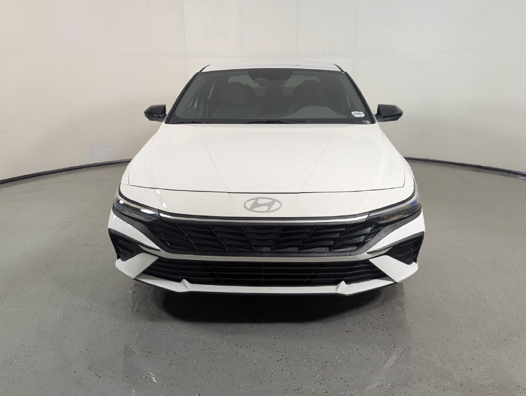 New 2026 Hyundai Elantra SEL FWD image 2