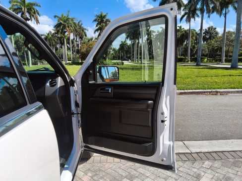 Used 2017 Ford Expedition Platinum RWD image 40