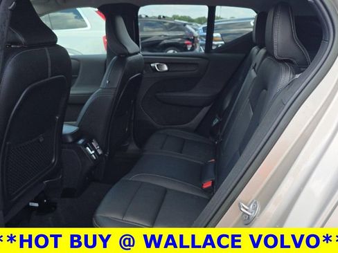 Used 2024 Volvo XC40 B5 Core AWD/4WD image 4