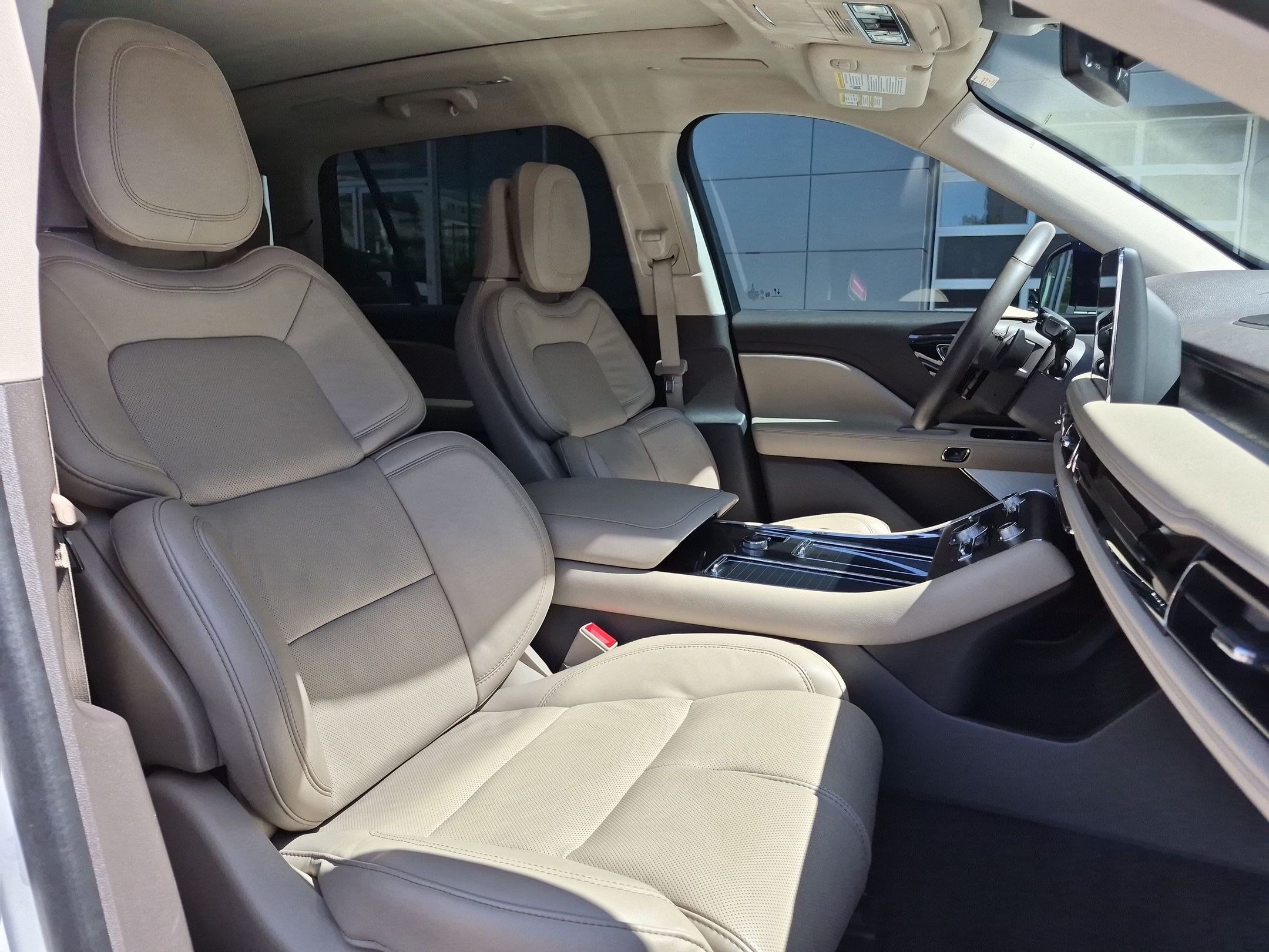Used 2024 Lincoln Aviator Reserve w/ Equipment Group 201A AWD/4WD image 33