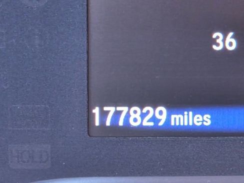 Used 2017 Honda Pilot Touring image 32