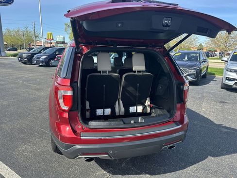 Used 2018 Ford Explorer XLT w/ Equipment Group 202A image 19