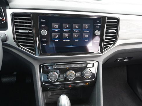 Used 2023 Volkswagen Atlas Cross Sport SE w/ Panoramic Sunroof Package FWD image 16