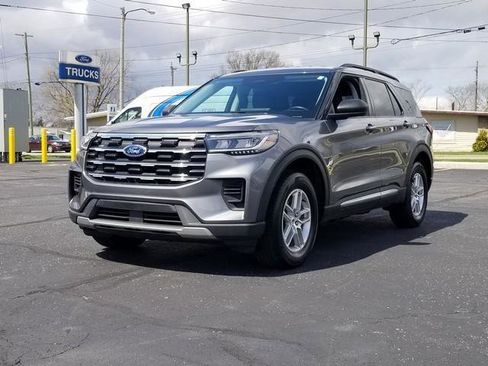 Certified 2025 Ford Explorer Active AWD/4WD image 2