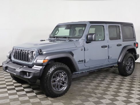 Used 2026 Jeep Wrangler Unlimited Sport AWD/4WD image 5