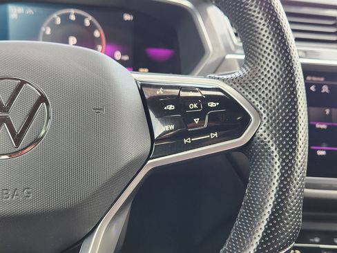 Used 2022 Volkswagen Tiguan SE R-Line image 17