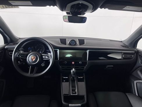 Certified 2026 Porsche Macan AWD/4WD image 21