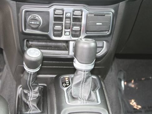 Used 2023 Jeep Wrangler Unlimited Sahara w/ Cold Weather Group AWD/4WD image 17