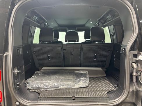 Used 2023 Land Rover Defender 110 SE image 40