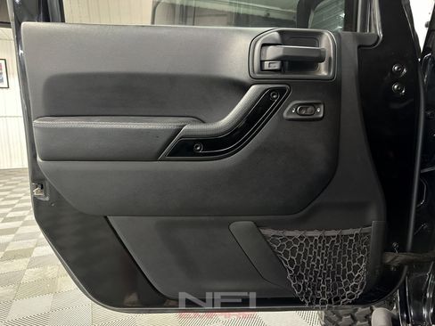 Used 2016 Jeep Wrangler Unlimited Sahara AWD/4WD image 32
