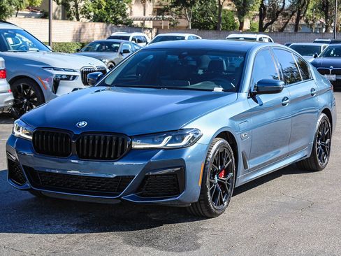 Used 2023 BMW 530e w/ M Sport Package image 3