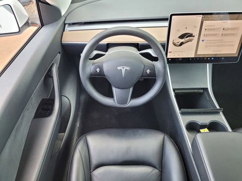 Used 2021 Tesla Model Y Long Range image 11