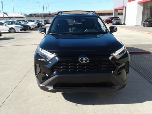 Used 2025 Toyota RAV4 XLE image 2