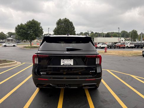 Used 2025 Ford Explorer ST-Line AWD/4WD image 5