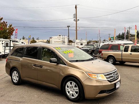 Used 2011 Honda Odyssey LX image 3