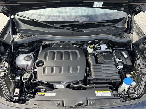 Used 2025 Volkswagen Tiguan SE FWD image 21
