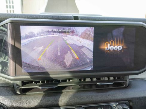 Used 2024 Jeep Wrangler Sport S image 11