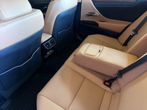 Certified 2024 Lexus ES 300h w/ Premium Package FWD image 4