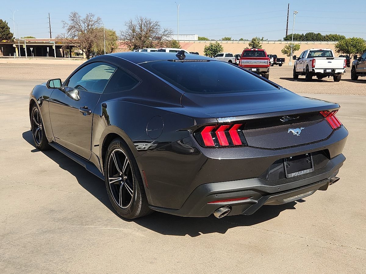 Used 2024 Ford Mustang Coupe RWD image 3
