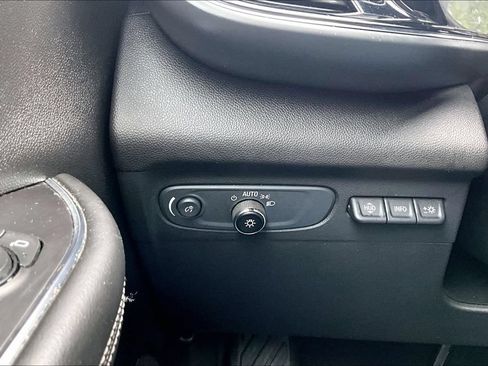 Used 2021 Buick Envision Avenir AWD/4WD image 17
