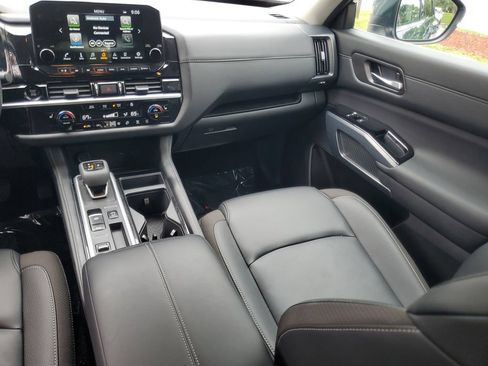 Certified 2025 Nissan Pathfinder SL FWD image 15